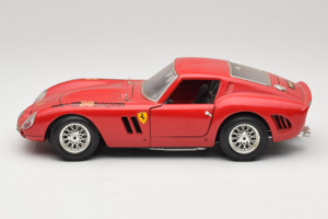Ferrari 250 GTO Sarkans Bburago 1:18 B003 Metāls — attēls 4 no 8