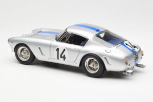 Ferrari 250 GT SWB #14 P. Noblet / J. Guichet Team Noblet 3rd Place 24 Hours of Le Mans 1961 CMC 1:18 M-079 Metāls — attēls 5 no 6