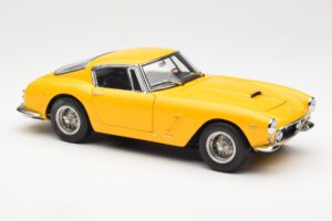 Ferrari 250 GT SWB Dzeltens CMC 1:18 M-054 Metāls — attēls 4 no 6