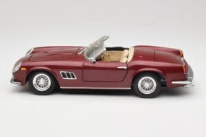 Ferrari 250 GT California Spider LWB Tumšsarkans Hot Wheels 1:18 25727 Metāls — attēls 4 no 8