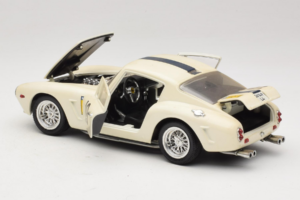 Ferrari 250 GT SWB Berlinette #19 Tour de France Automobile 1961 Eagles Race 1:18 6500 Metāls — attēls 5 no 8