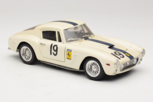 Ferrari 250 GT SWB Berlinette #19 Tour de France Automobile 1961 Eagles Race 1:18 6500 Metāls — attēls 6 no 8