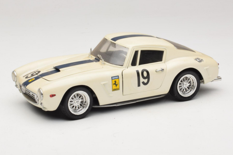 Ferrari 250 GT SWB Berlinette #19 Tour de France Automobile 1961 Eagles Race 1:18 6500 Metāls