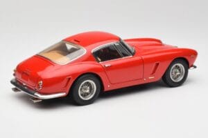 Ferrari 250 GT SWB Sarkans CMC 1:18 M-046 Metāls — attēls 2 no 6