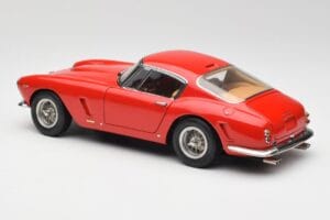 Ferrari 250 GT SWB Sarkans CMC 1:18 M-046 Metāls — attēls 5 no 6