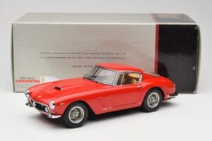 Ferrari 250 GT SWB Sarkans CMC 1:18 M-046 Metāls — attēls 6 no 6