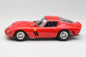 Ferrari 250 GTO London Show Sarkans CMC 1:18 M-256 Metāls — attēls 3 no 6