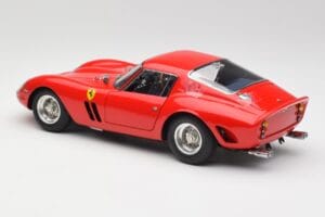 Ferrari 250 GTO London Show Sarkans CMC 1:18 M-256 Metāls — attēls 5 no 6