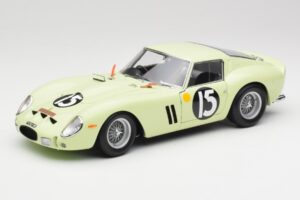 Ferrari 250 GTO #15 S. Moss / I. Ireland Goodwood Tourist Trophy Winner 1962 Kyosho 1:18 08438C Metāls