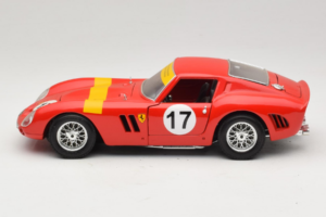Ferrari 250 GTO #17 Bburago Sammlerborse Sarkans Bburago 1:18 3007-P1 Metāls — attēls 4 no 8