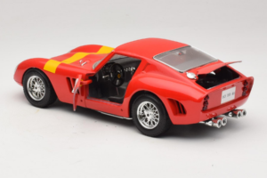 Ferrari 250 GTO #17 Bburago Sammlerborse Sarkans Bburago 1:18 3007-P1 Metāls — attēls 5 no 8