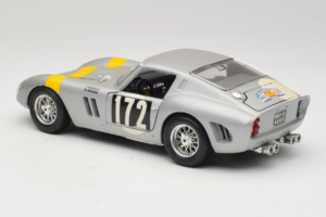 Ferrari 250 GTO #172 L. Bianchi / G. Berger Tour de France 1962 Sudrabs Ierobežots Izdevums Bburago 1:18 3011-S1 Metāls — attēls 7 no 8