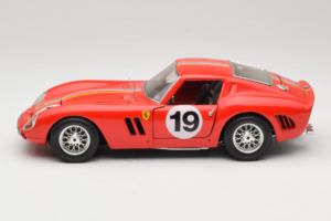 Ferrari 250 GTO #19 Sarkans Svītras 1962 Bburago 1:18 3011-P3 Metāls — attēls 4 no 8