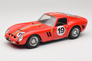 Ferrari 250 GTO #19 Sarkans Svītras 1962 Bburago 1:18 3011-P3 Metāls