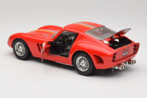 Ferrari 250 GTO #19 Sarkans Svītras 1962 Bburago 1:18 3011-P3 Metāls — attēls 5 no 8