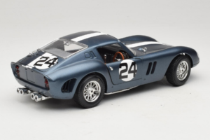 Ferrari 250 GTO #24 Zils Balta Svītra 1962 Bburago 1:18 3011-B2 Metāls — attēls 3 no 8