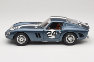 Ferrari 250 GTO #24 Zils Balta Svītra 1962 Bburago 1:18 3011-B2 Metāls — attēls 4 no 8