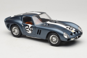 Ferrari 250 GTO #24 Zils Balta Svītra 1962 Bburago 1:18 3011-B2 Metāls — attēls 6 no 8