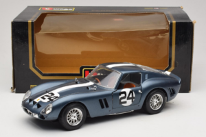Ferrari 250 GTO #24 Zils Balta Svītra 1962 Bburago 1:18 3011-B2 Metāls — attēls 8 no 8