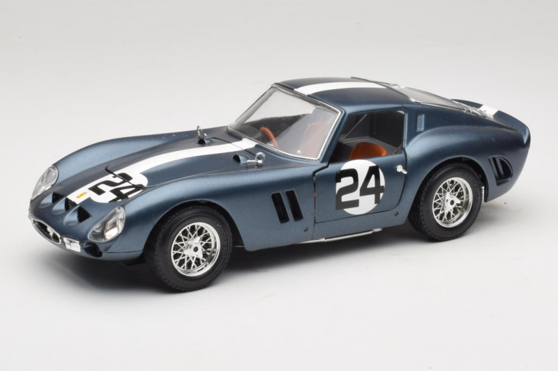 Ferrari 250 GTO #24 Zils Balta Svītra 1962 Bburago 1:18 3011-B2 Metāls