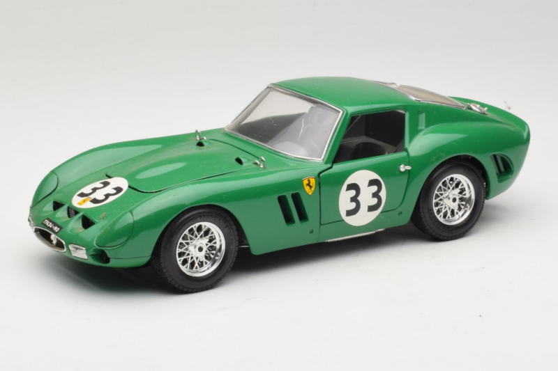 Ferrari 250 GTO #33 Zaļš Bburago 1:18 3011-G1 Metāls