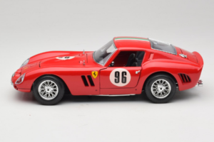 Ferrari 250 GTO #96 Sarkans 1962 Bburago 1:18 3011-N1 Metāls — attēls 4 no 8