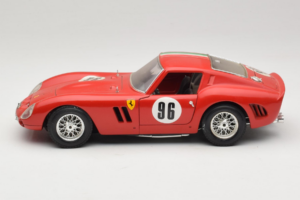 Ferrari 250 GTO #96 Sarkans Itālijas Karogs 1962 Bburago 1:18 3011-P2 Metāls — attēls 4 no 8