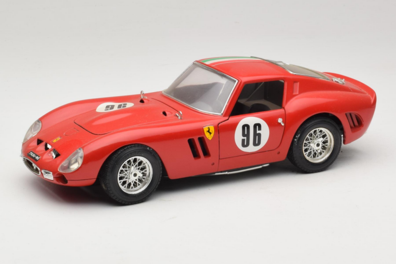 Ferrari 250 GTO #96 Sarkans Itālijas Karogs 1962 Bburago 1:18 3011-P2 Metāls