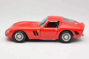 Ferrari 250 GTO Sarkans Bburago 1:18 3011 Metāls — attēls 4 no 8