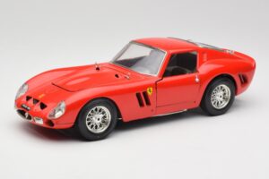 Ferrari 250 GTO Sarkans Bburago 1:18 3011 Metāls
