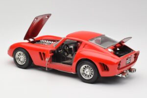 Ferrari 250 GTO Sarkans Bburago 1:18 3011 Metāls — attēls 5 no 8
