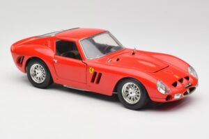 Ferrari 250 GTO Sarkans Bburago 1:18 3011 Metāls — attēls 6 no 8