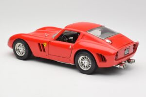 Ferrari 250 GTO Sarkans Bburago 1:18 3011 Metāls — attēls 7 no 8