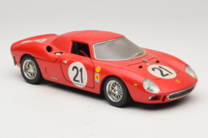 Ferrari 250 LM #21 M. Gregory / J. Rindt 24 Hours of Le Mans 1965 Bburago 1:18 3033-P2 Metāls — attēls 6 no 8