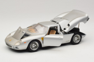 Ferrari 250 LM Sudrabs Bburago 1:18 3033-S1 Metāls — attēls 2 no 8