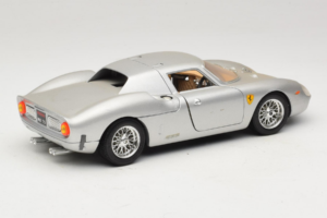 Ferrari 250 LM Sudrabs Bburago 1:18 3033-S1 Metāls — attēls 3 no 8