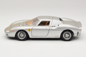 Ferrari 250 LM Sudrabs Bburago 1:18 3033-S1 Metāls — attēls 4 no 8