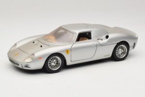 Ferrari 250 LM Sudrabs Bburago 1:18 3033-S1 Metāls