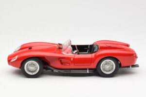 Ferrari 250 Testa Rossa Pontoon Fender Sarkans CMC 1:18 M-071 Metāls — attēls 3 no 6