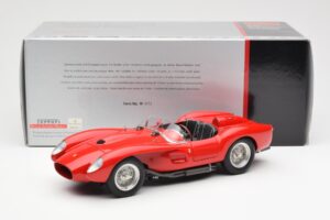 Ferrari 250 Testa Rossa Pontoon Fender Sarkans CMC 1:18 M-071 Metāls — attēls 6 no 6
