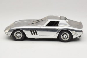 Ferrari 275 GTB Chrome Sudrabs Guiloy 1:18 B004 Metāls — attēls 4 no 8