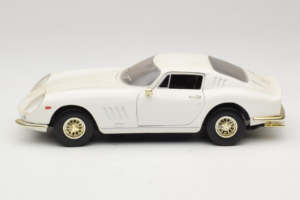 Ferrari 275 GTB/4 Balts ERTL 1:18 7493 Metāls — attēls 4 no 8