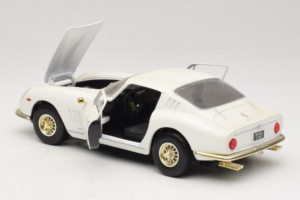 Ferrari 275 GTB/4 Balts ERTL 1:18 7493 Metāls — attēls 5 no 8