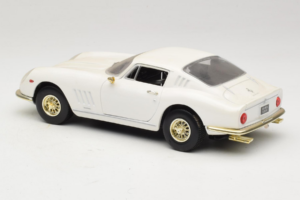 Ferrari 275 GTB/4 Balts ERTL 1:18 7493 Metāls — attēls 7 no 8