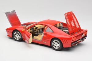 Ferrari 288 GTO Sarkans Bburago 1:18 3027 Metāls — attēls 5 no 8