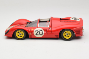 Ferrari 330 P4 #20 Sarkans 1967 Revell 1:18 48822-P1 Metāls — attēls 4 no 8