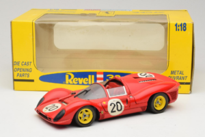 Ferrari 330 P4 #20 Sarkans 1967 Revell 1:18 48822-P1 Metāls — attēls 8 no 8