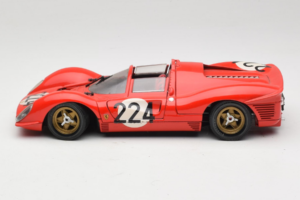 Ferrari 330 P4 #224 Sarkans 1967 Revell 1:18 48825-P2 Metāls — attēls 4 no 7