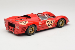 Ferrari 330 P4 #23 L. Bandini / C. Amon 24 Hours of Daytona Winner 1967 Revell 1:18 48833 Metāls — attēls 3 no 8