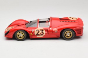 Ferrari 330 P4 #23 L. Bandini / C. Amon 24 Hours of Daytona Winner 1967 Revell 1:18 48833 Metāls — attēls 4 no 8